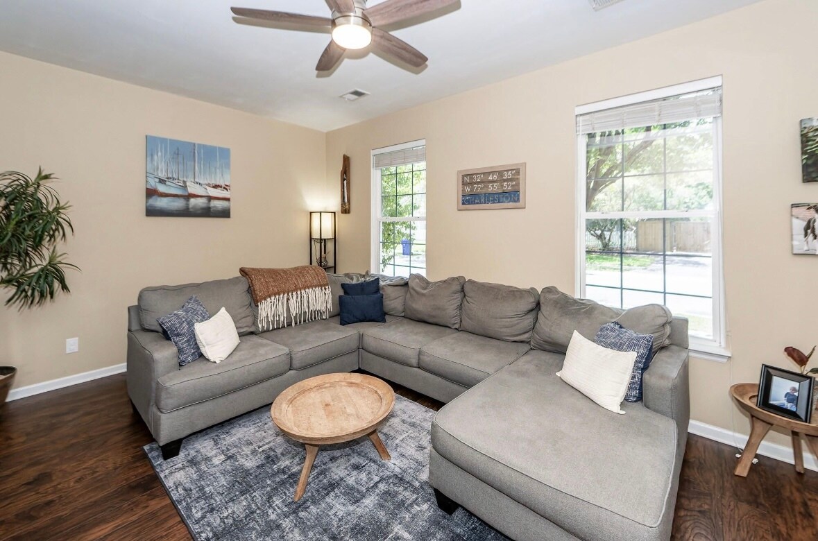 Building Photo - 1418 Whispering Oaks Trl