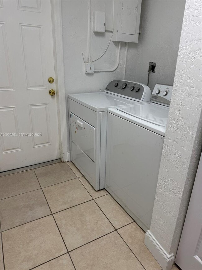 Building Photo - 11041 SW 140th Ave