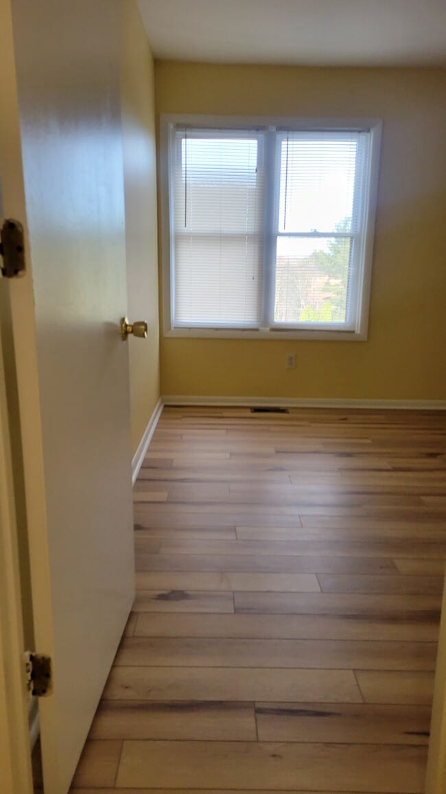 Building Photo - 3226 Brookline Rd