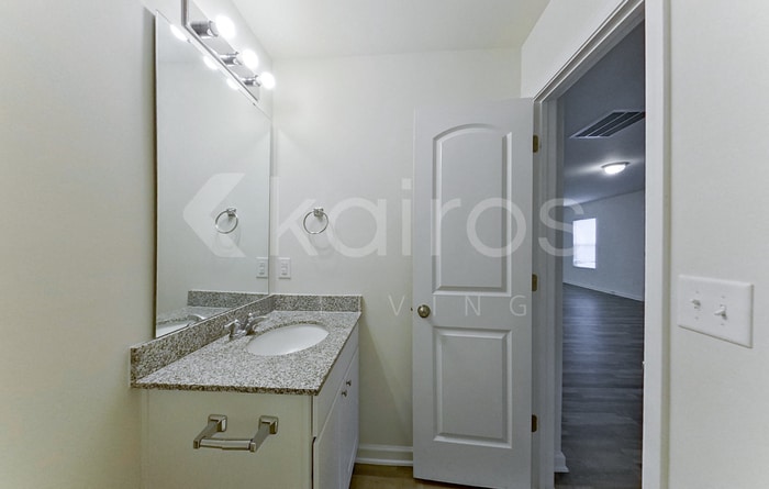 Building Photo - 348 Waterfall Rd