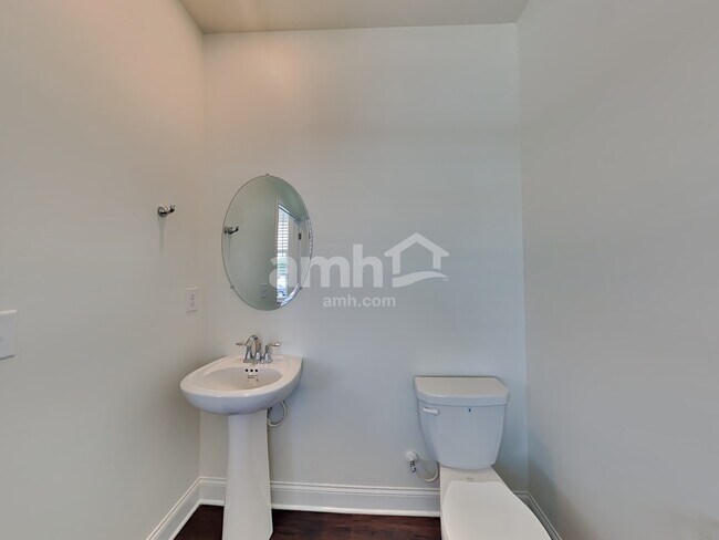 Building Photo - 2022 Windsor Park Ave