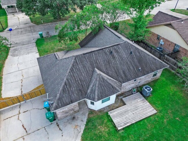 Building Photo - 15116 Rosewood St