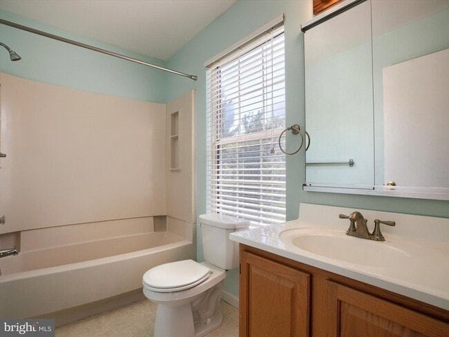 Building Photo - 110 Mews Dr