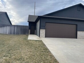 Building Photo - 13544/46 Haskell