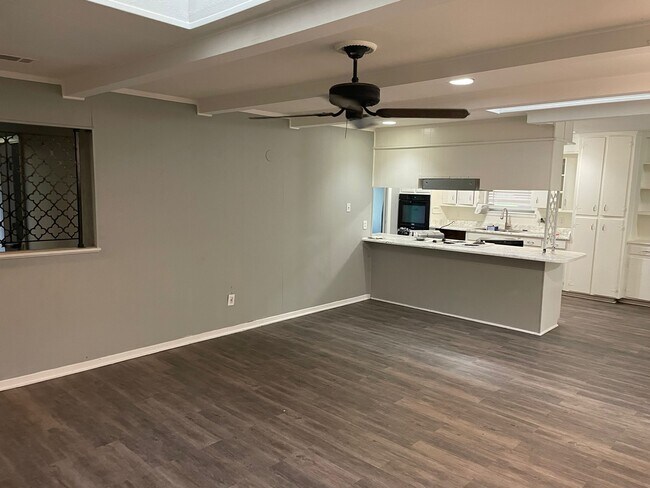 Building Photo - 6172 Whitman Ave