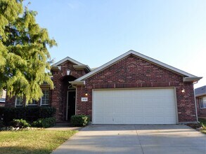 Building Photo - 3-bedroom, 2-bath home in a quiet neighborhood