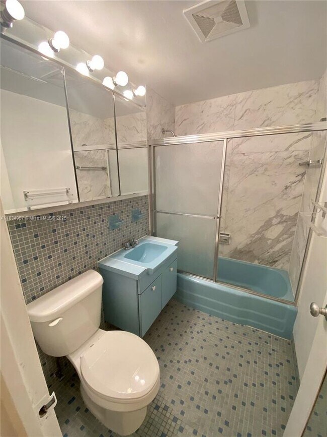 Building Photo - 1408 Brickell Bay Dr