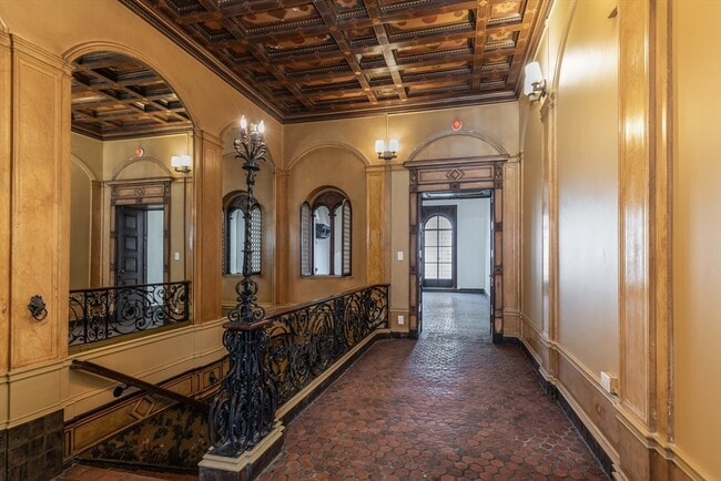 Building Photo - 107 Beacon St