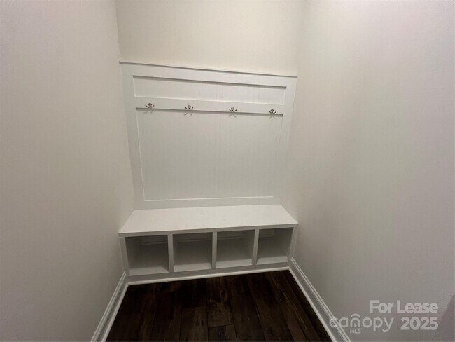 Building Photo - 196 Longleaf Dr