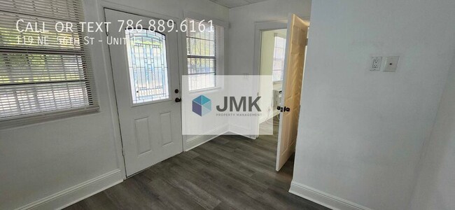 Building Photo - 119 NE 56th St