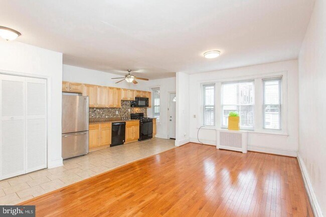 Building Photo - 4628 Sansom St