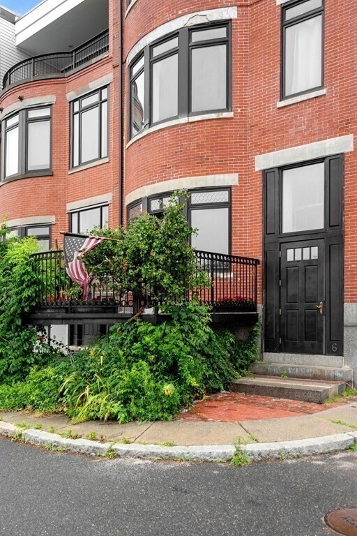 Building Photo - 6 Brigham St