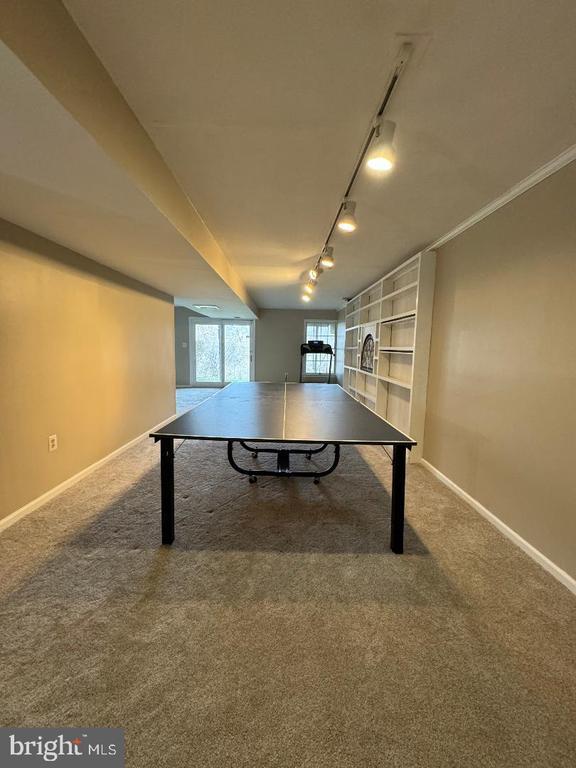 Building Photo - 18 E Countryside Dr