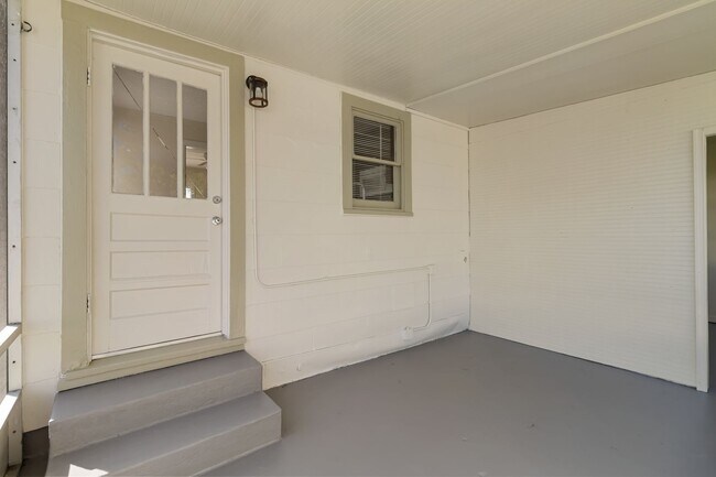 Building Photo - Charming 1/1 Home in St. Cloud Close to the Lakefront Park