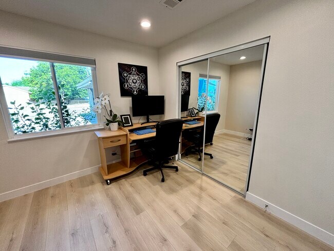 Building Photo - 1333 Currant Ave