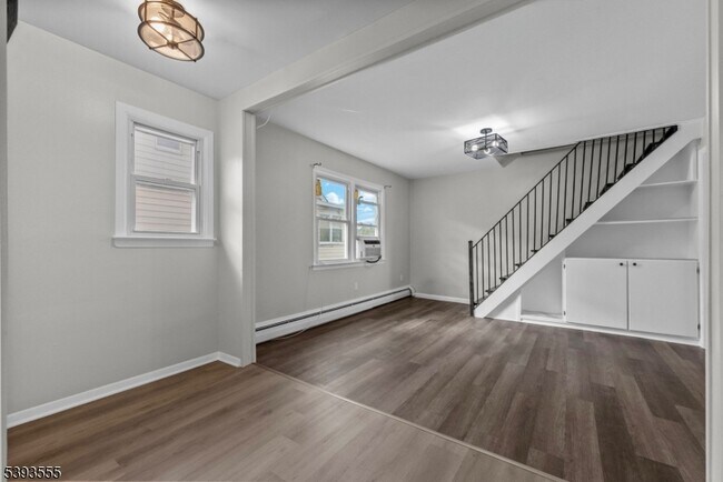 Building Photo - 14 Brookwood Dr