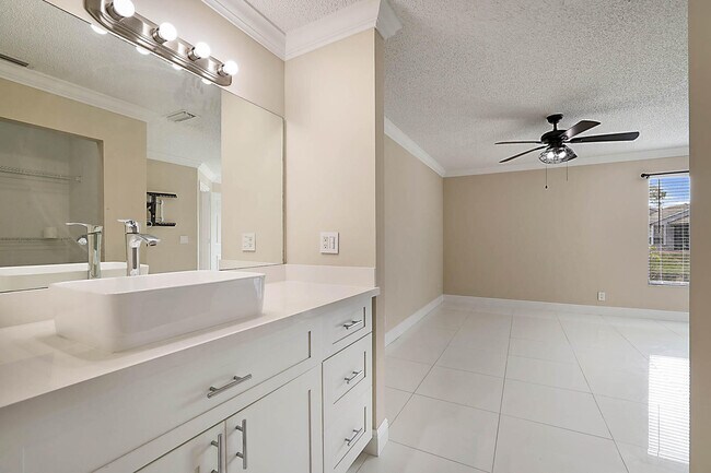 Building Photo - 505 Harbour Pointe Way