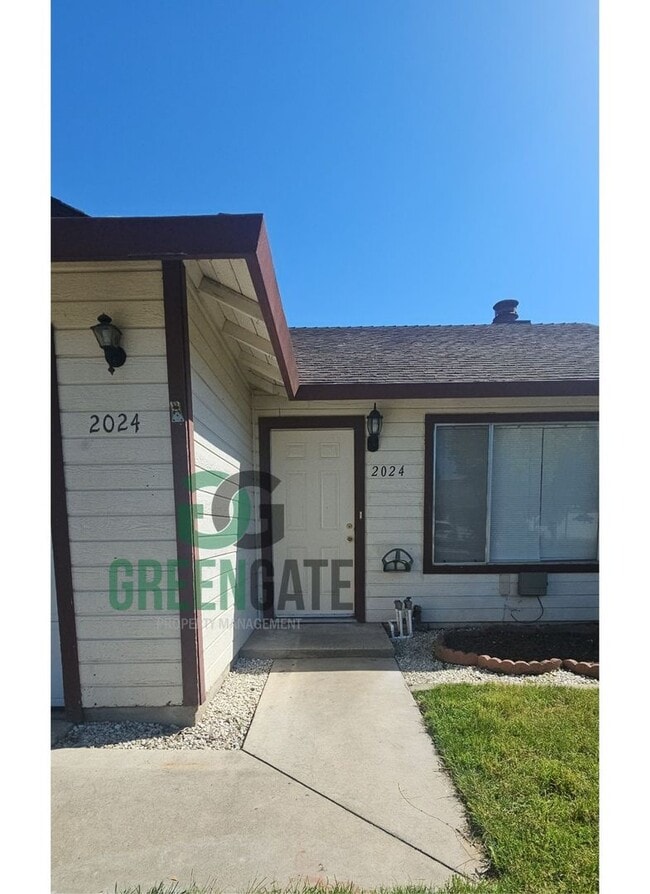 Building Photo - 3 BEDROOM 2 BATH HOME MOVE IN READY IN North MODESTO!