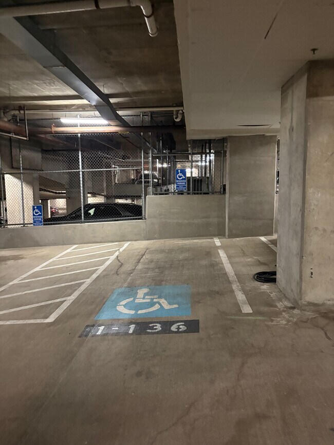 Building Photo - 851 N Glebe Rd