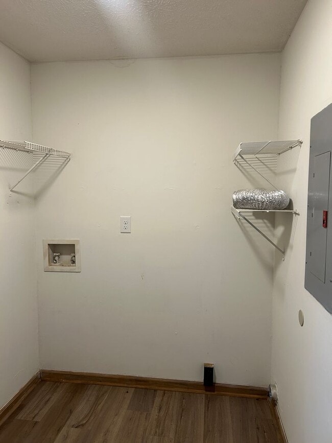 Building Photo - 125/127 Deer Creek Dr