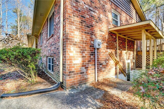 Building Photo - 648 Cativo Dr SW