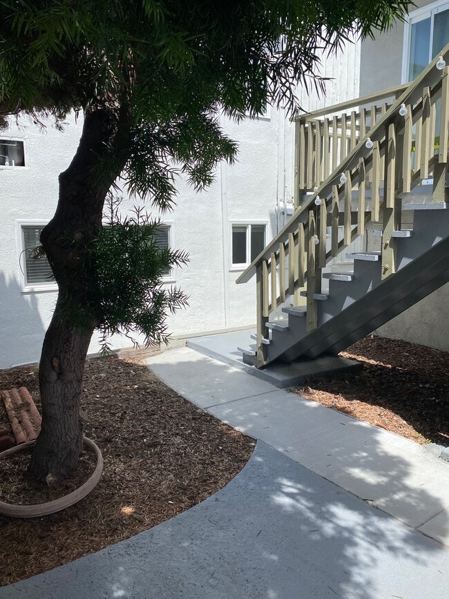 Building Photo - 405 N Broadway