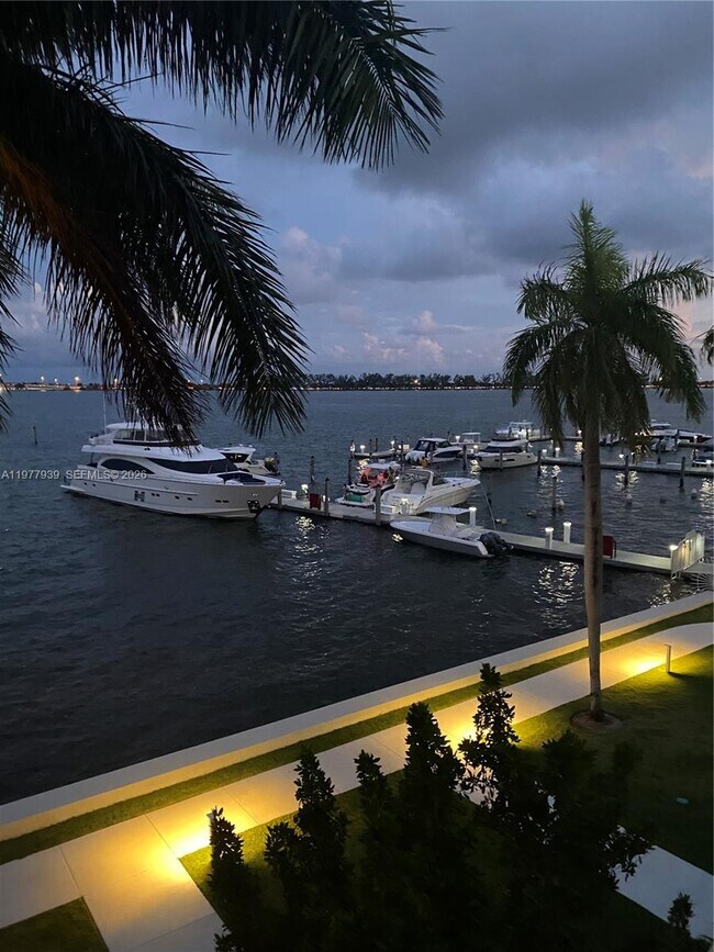 Building Photo - 1541 Brickell Ave