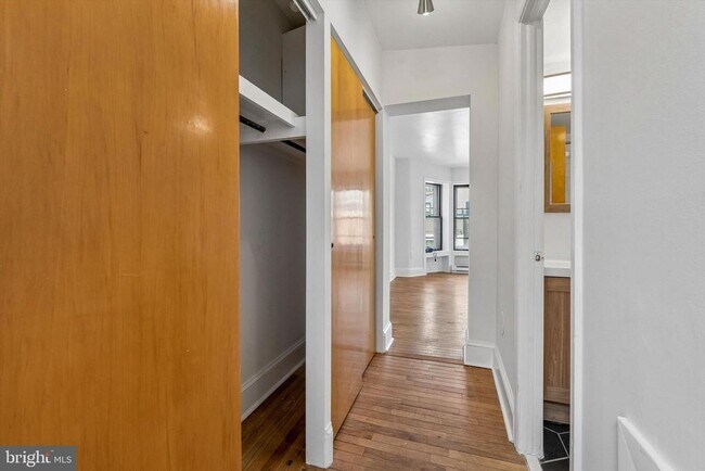 Building Photo - 2105 Green St