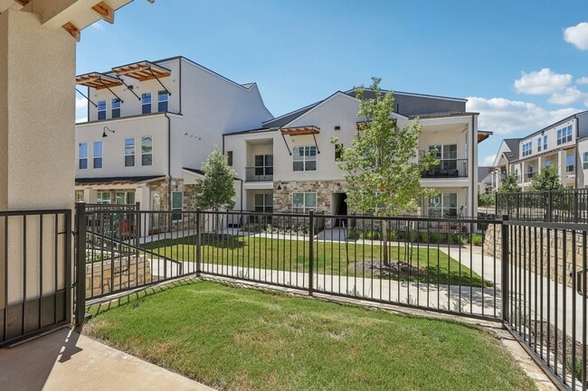 Building Photo - Maple Ranch