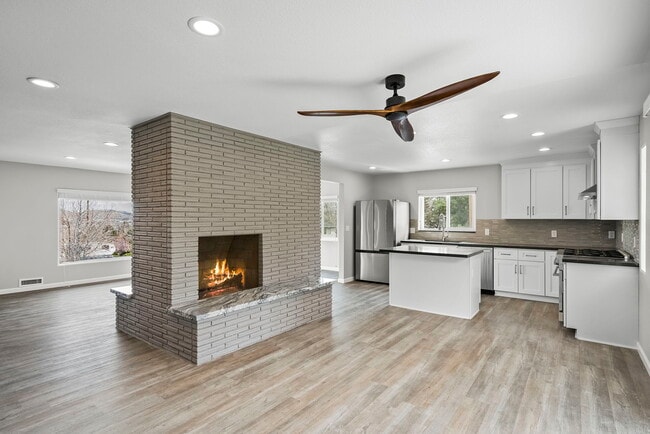 Building Photo - 2315 Armstrong Ln