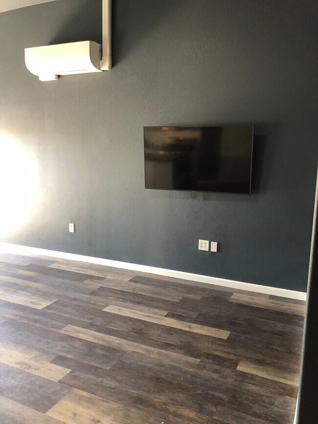 Building Photo - 2075 Baldwin Ave