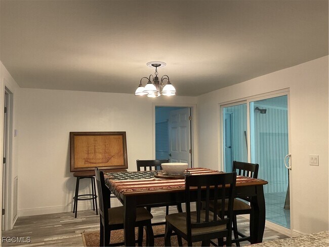 Building Photo - 245 Shrub Ln N