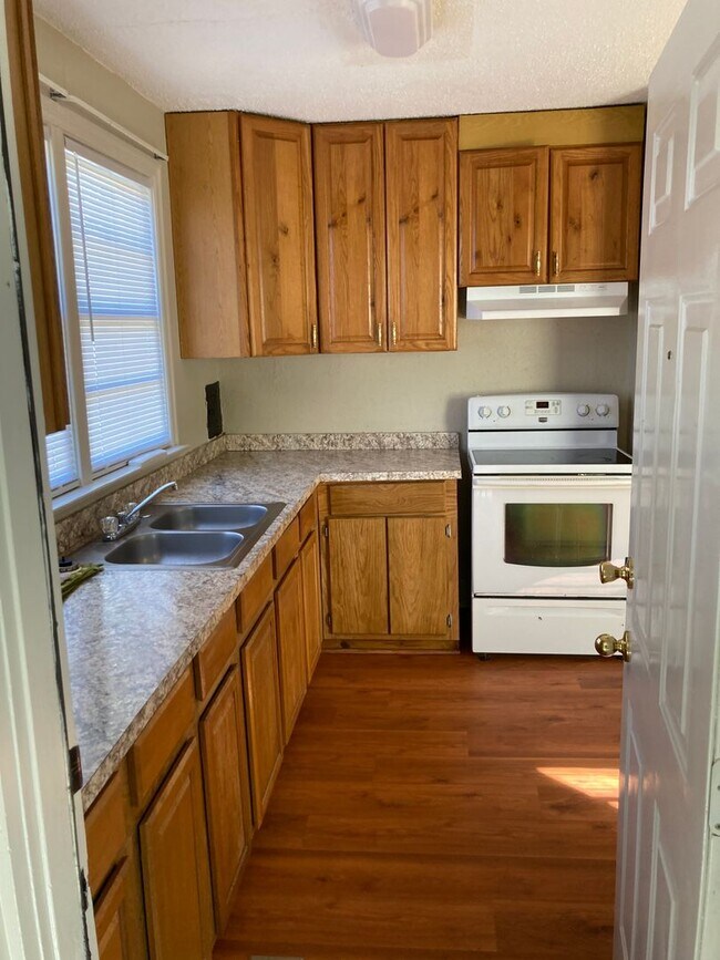 Building Photo - 2 Bedroom House in West Columbia Available for Rent Now