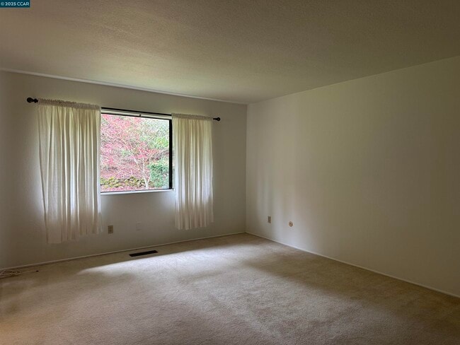 Building Photo - 224 Lasso Cir