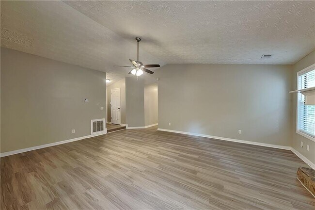 Building Photo - 815 Riverstone Ln