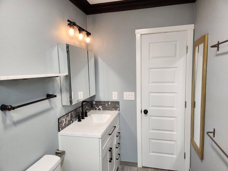 Building Photo - 703 42nd St