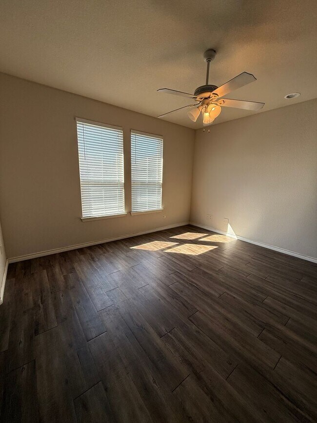 Building Photo - 1208 Country Club Rd