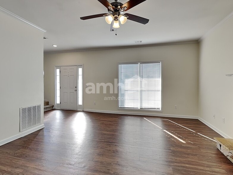 Building Photo - 10087 Harmon Springs Dr