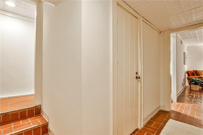 Building Photo - 25 Golf Cir NE