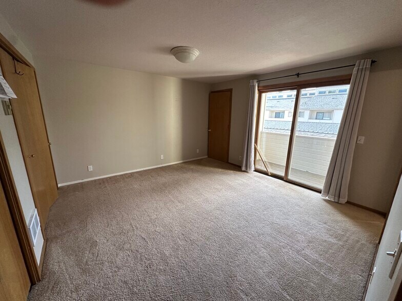 bedroom - 1050 NE Butler Market Rd