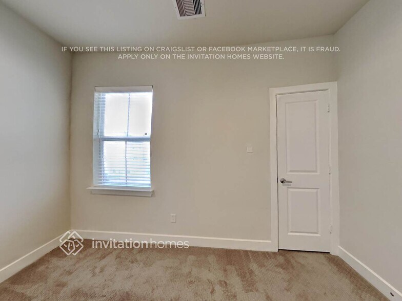 Building Photo - 10446 Executive Lake Dr