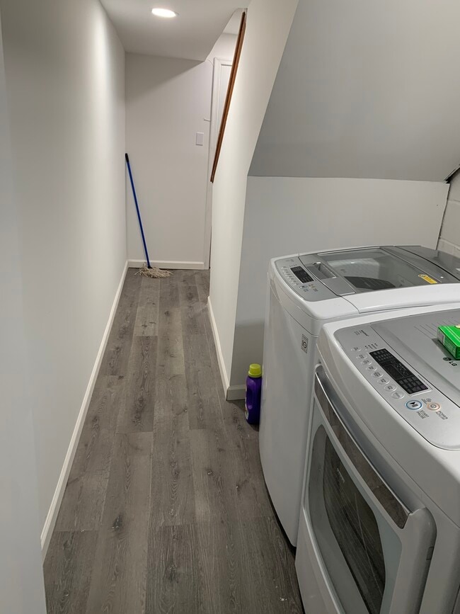 Shared Laundry Area - 5422 67th Ave