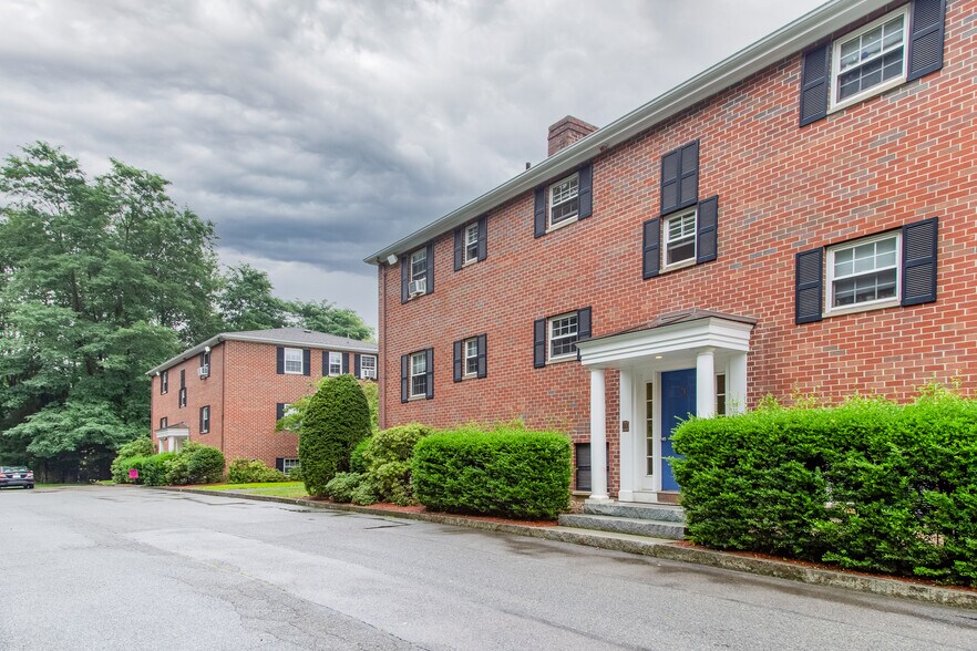 Primary Photo - 1 Powder House Ln