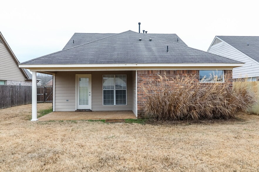 Building Photo - 10333 Cottage Oaks Dr