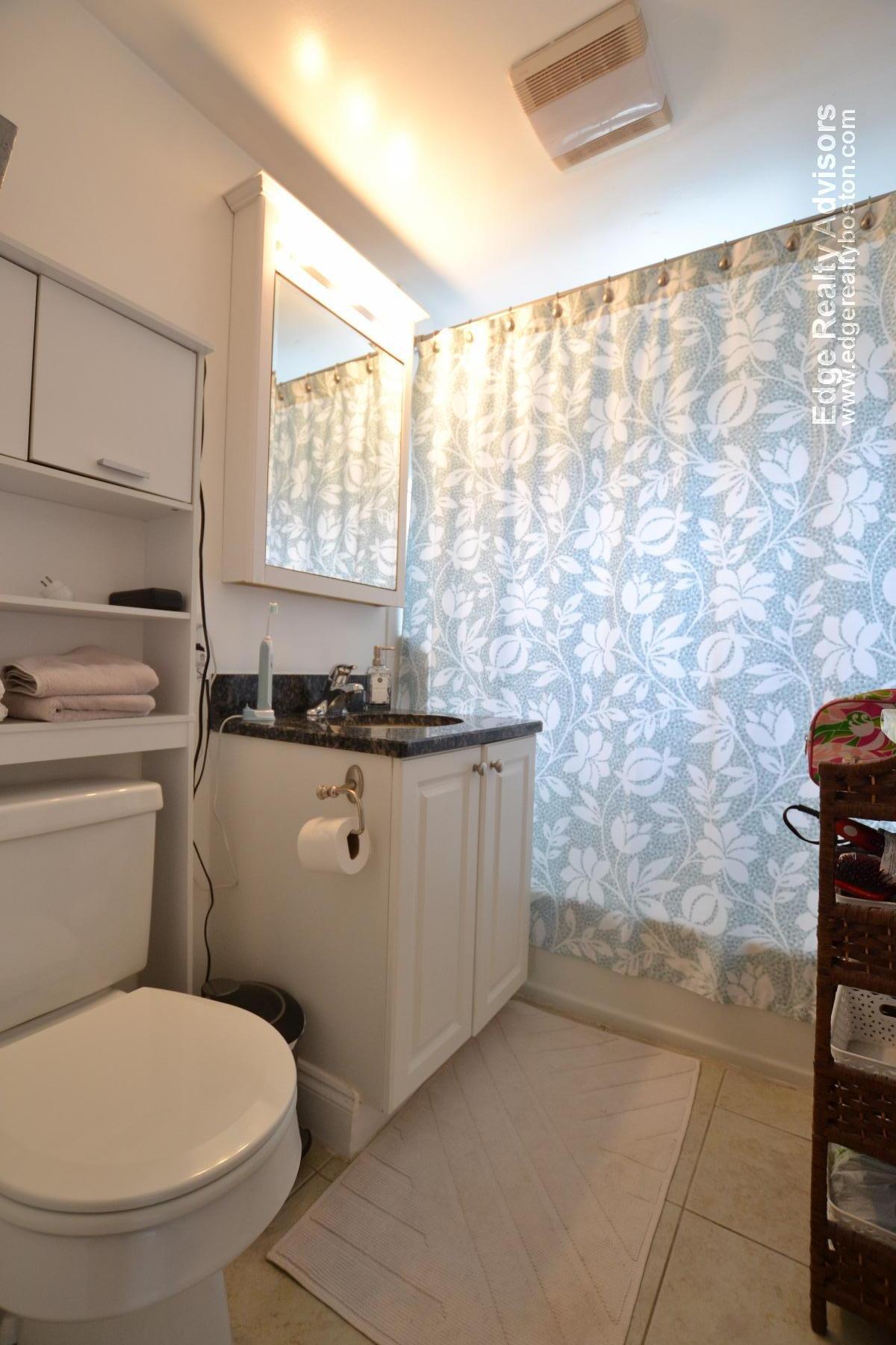 Building Photo - 120 Newton St