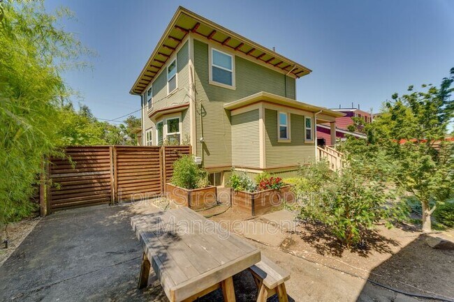 Building Photo - 5236 NE 18th Ave