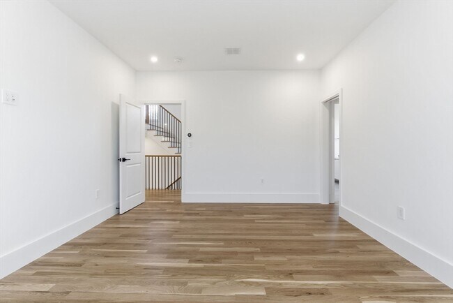 Building Photo - 82 Louise Rd