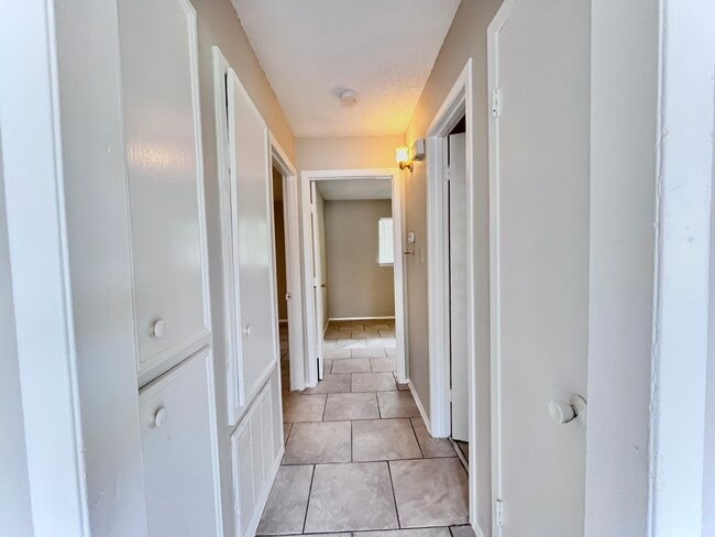 Building Photo - 3021 Sycamore Ave