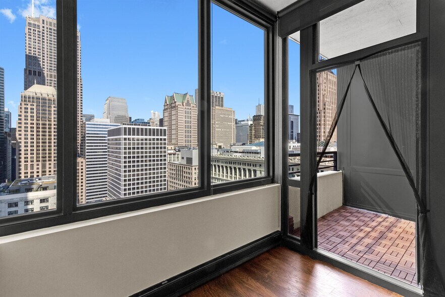 Building Photo - 235 W Van Buren St