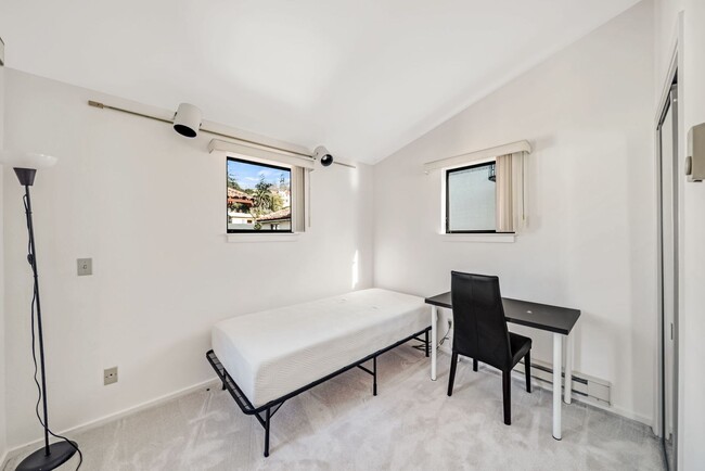 Building Photo - NORTH BERKELEY APARTMENT FOR RENT - $4,500/mo
